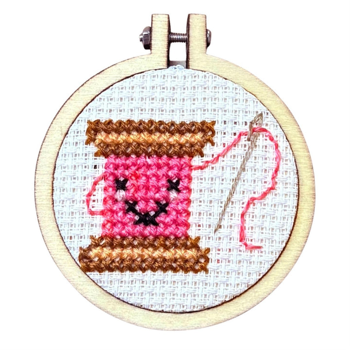Mini Broderingskit You Make Me Sew Happy