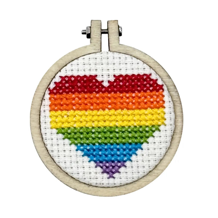 Mini Broderingskit No Labels, Just Love